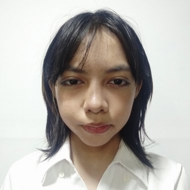 Marielle L. - Freelance Graphic Designer