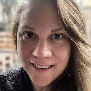 Julia B. - Freelance Designer
