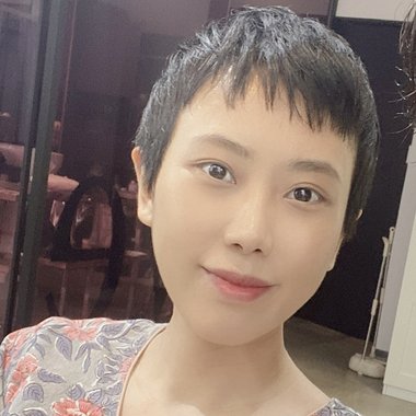 Lucy W. - Freelance Graphic Designer