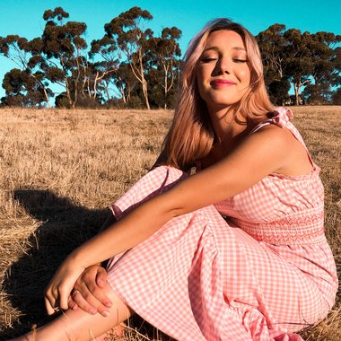 Alena H. - Freelance Singer