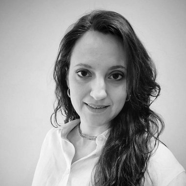 Olena R. - Freelance Graphic Designer