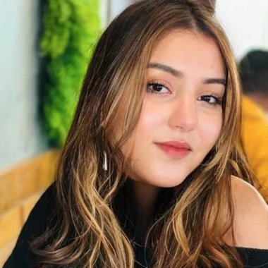 DONIA L. - Freelance Ugc Creator
