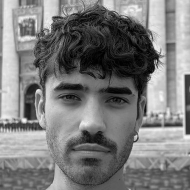 Álvaro C. - Freelance Designer