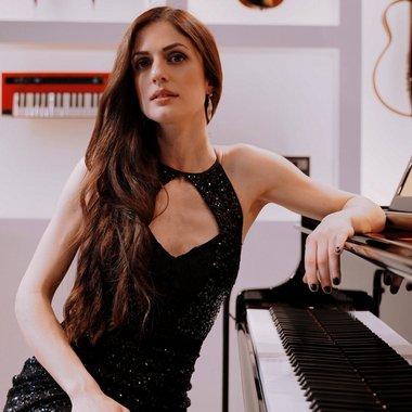 Alessandra T. - Freelance Pianist