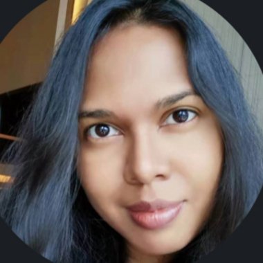 Pascaline N. - Freelance Presentation Designer