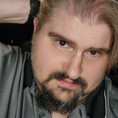 Russell E. - Freelance Voiceover Artist