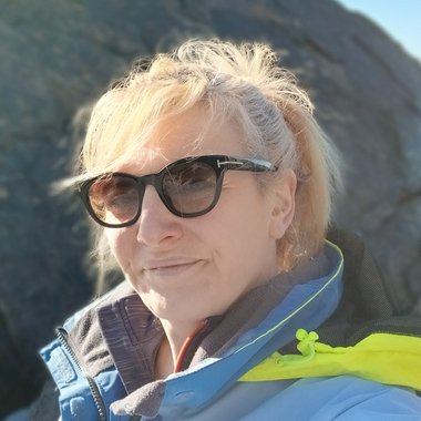 Fiona C. - Freelance Graphic Designer