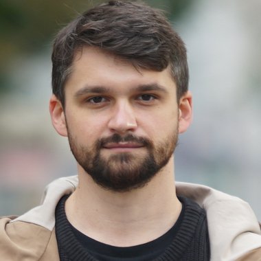 Illia M. - Freelance Writer