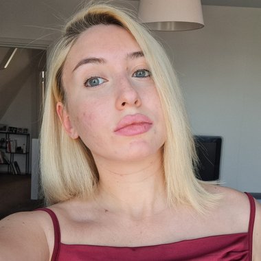 Alessandra M. - Freelance Voice Actor