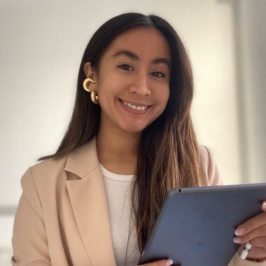 Aura N. - Freelance Digital Marketer