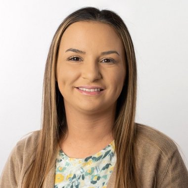 Aleksandra K. - Freelance Graphic Designer