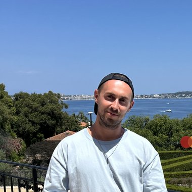 Roland V. - Freelance Documentary Filmmaker