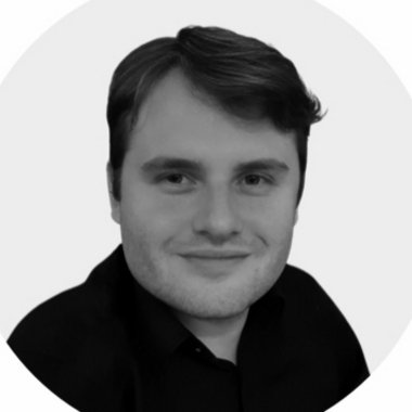 Thomas F. - Freelance Graphic Designer