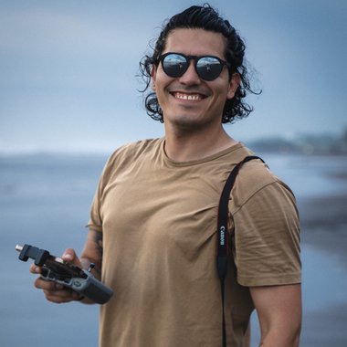 ALI J. - Freelance Video Editor