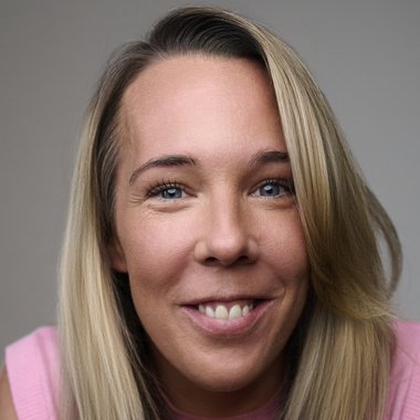Nicola H. - Freelance Presenter