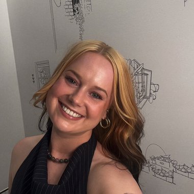 Naomi V. - Freelance Designer