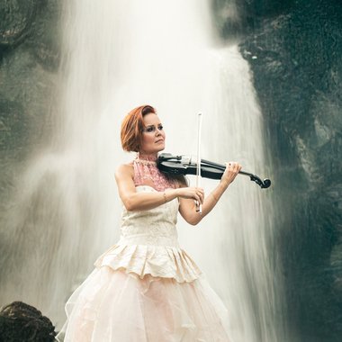 Anna B. - Freelance Soundtrack Musician