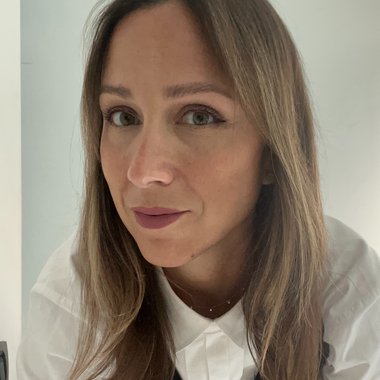 Luce L. - Freelance Graphic Designer