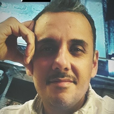 Olivier H. - Freelance Graphic Designer