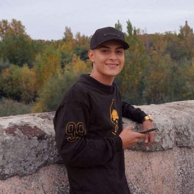 Samuel M. - Freelance Brand Designer