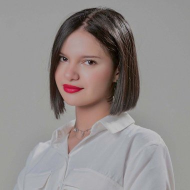 Mariem R. - Freelance Graphic Designer