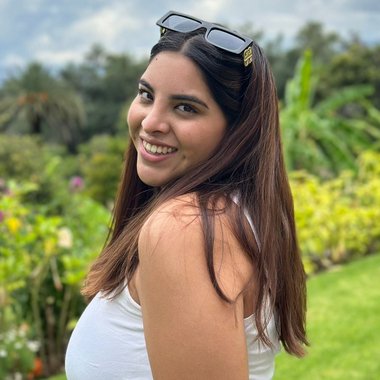 Isabel M. - Freelance Graphic Designer