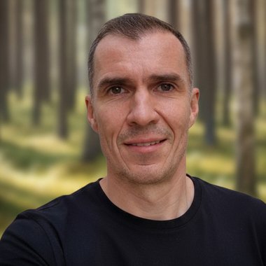 Filip J. - Freelance Graphic Designer
