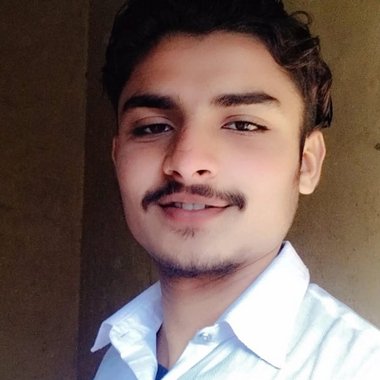 M R. - Freelance Graphic Designer
