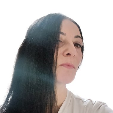 Raffaella S. - Freelance Logo Designer