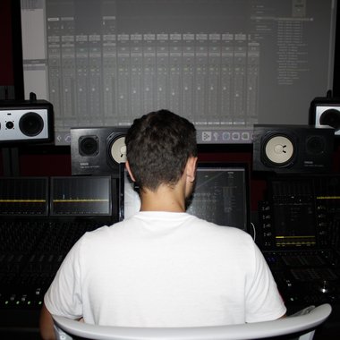 MANZEE - Freelance Music Producer