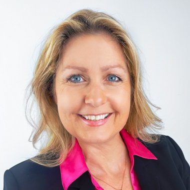 Dorothea C. - Freelance Graphic Designer