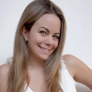 Ruth W. - Freelance Actress