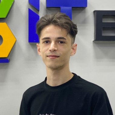 Emin G. - Freelance Graphic Designer