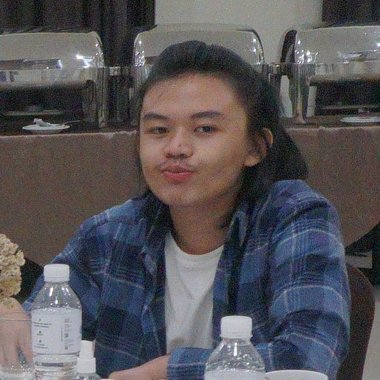 STEVEN S. - Freelance Graphic Designer