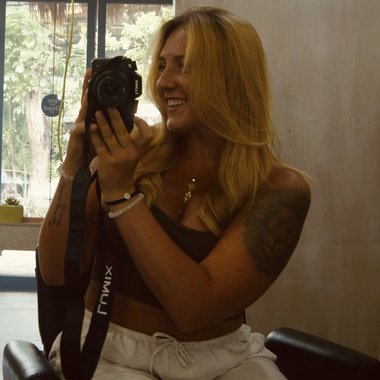 ANINA W. - Freelance Singer