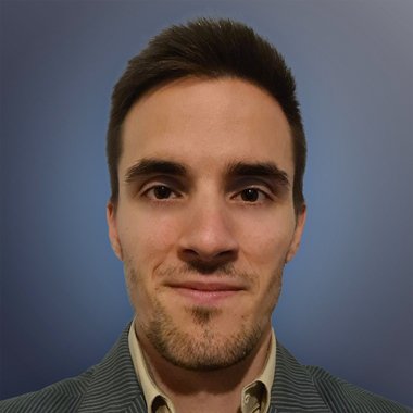 Sven V. - Freelance Graphic Designer