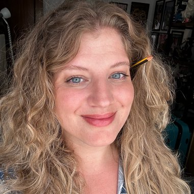 Andrea L. - Freelance Stylist