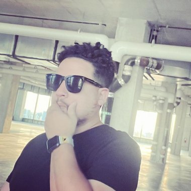Pablo G. - Freelance Graphic Designer