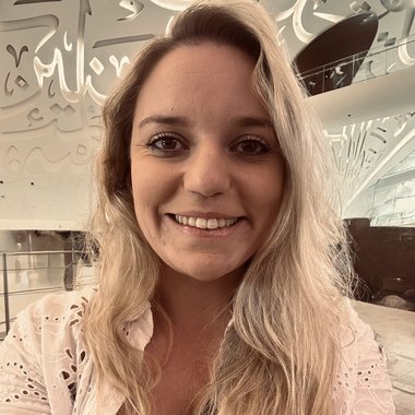 Corinna H. - Freelance Graphic Designer