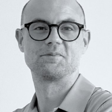 Tomàs L. - Freelance Graphic Designer