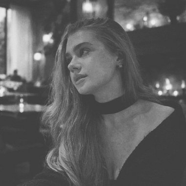 Diana V. - Freelance Designer