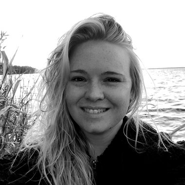 marinacrossman1237 - Freelance Graphic Designer