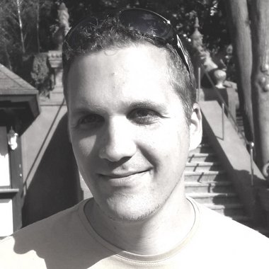 Henrik M. - Freelance Ui Designer