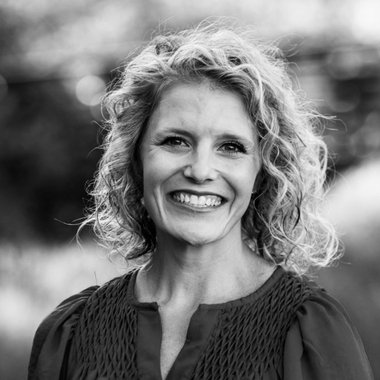 Elissa D. - Freelance Graphic Designer