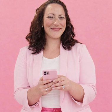 Paola A. - Freelance Logo Designer