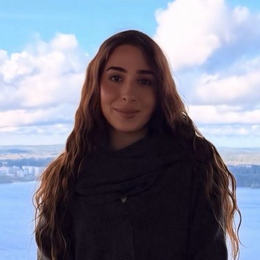 Lara S. - Freelance Brand Designer