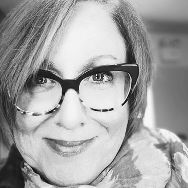 DebMo1 - Freelance Brand Designer