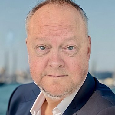 Marten E. - Freelance Post Production Supervisor