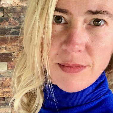 Mandy G. - Freelance Brand Designer