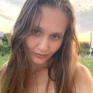 Anastasiia - Freelance Brand Designer